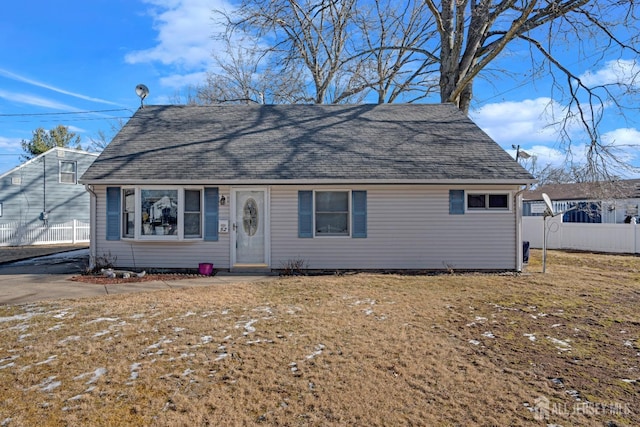 view of front of home featuring a front yard