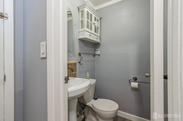 1 Hollywood Dr, Woodbridge Proper, NJ 07095 - bathroom with toilet and baseboards
