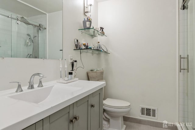 1 Hollywood Dr, Woodbridge Proper, NJ 07095 - full bathroom featuring toilet, tiled shower, and vanity