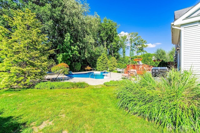 view of yard with an outdoor pool