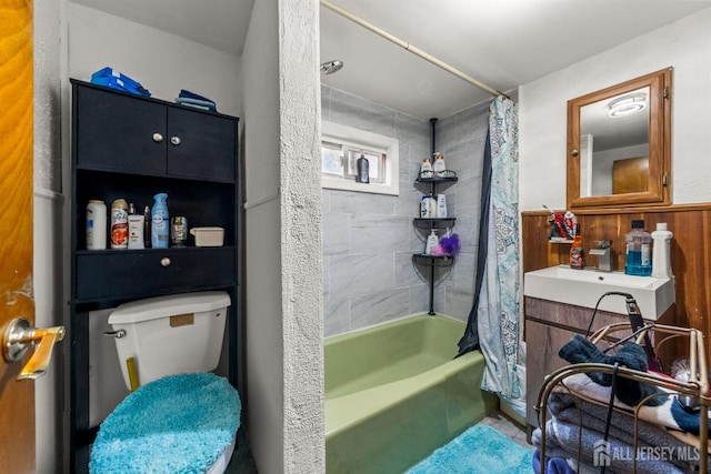 809 Summerfield Ave, South Amboy, NJ 08879 - full bathroom featuring shower / bath combo and toilet
