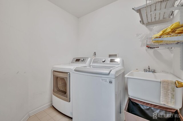 27 Rue Chagall, Franklin, NJ 08873 - laundry area featuring washing machine and dryer and light tile patterned flooring