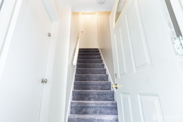 200 Plainfield Rd, Edison, NJ 08820 - view of staircase