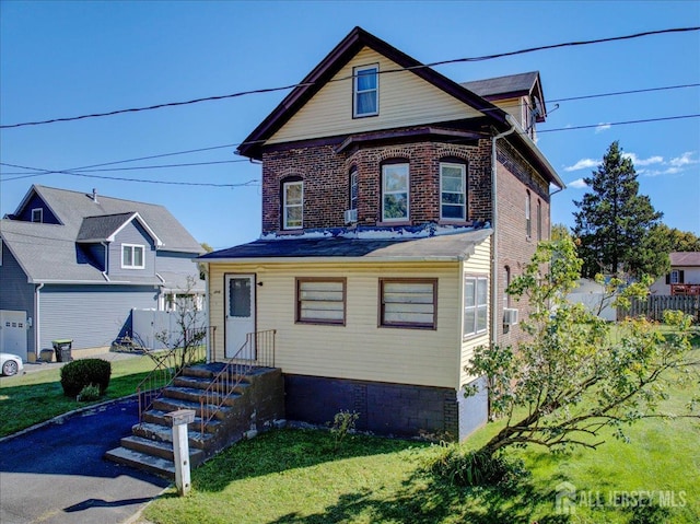 view of front facade with a front yard