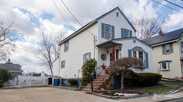 view of front of property