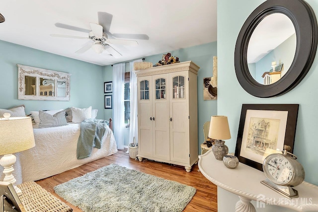 20 Sagamore Ave, Edison, NJ 08820 - bedroom with light wood-style floors and ceiling fan