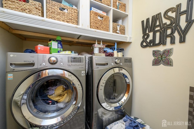1617 Sweetbay Dr, Toms River, NJ 08755 - laundry area featuring washing machine and clothes dryer