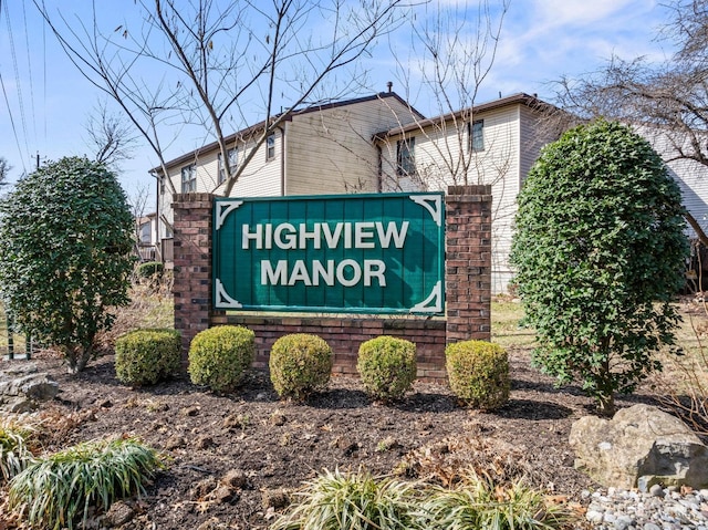 view of community / neighborhood sign