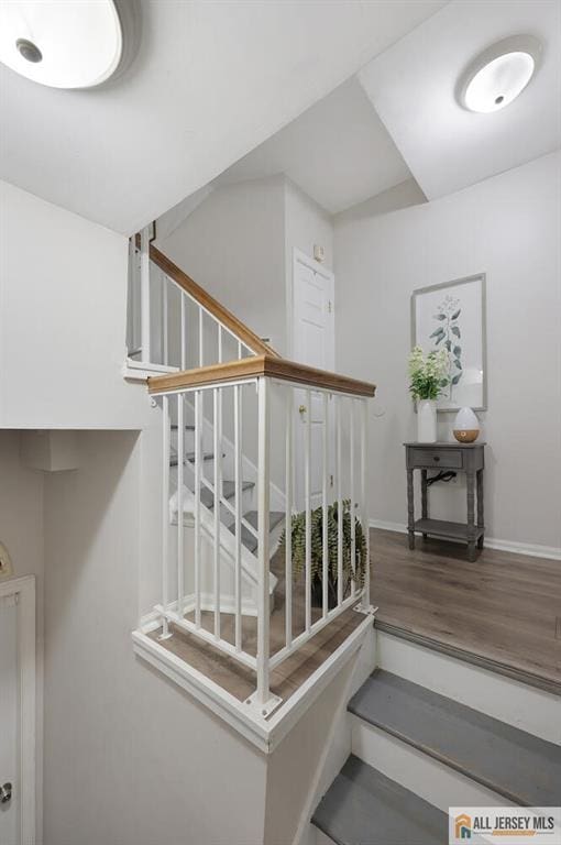 516 Great Beds Ct, Perth Amboy, NJ 08861 - stairway with wood finished floors and baseboards