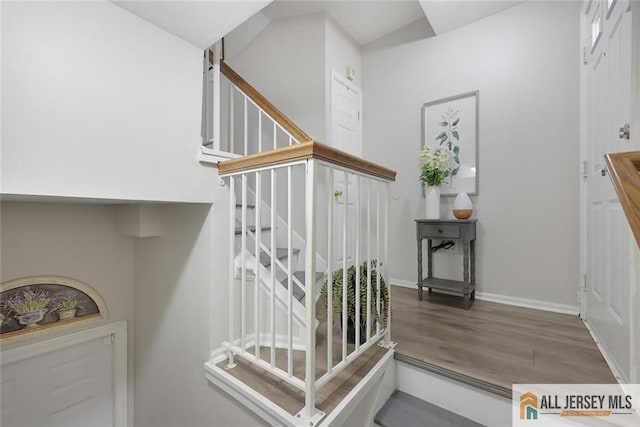 516 Great Beds Ct, Perth Amboy, NJ 08861 - staircase featuring wood finished floors and baseboards