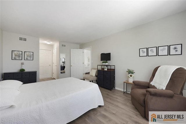 516 Great Beds Ct, Perth Amboy, NJ 08861 - bedroom featuring light wood-type flooring and baseboards