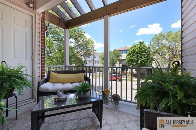 516 Great Beds Ct, Perth Amboy, NJ 08861 - balcony featuring a residential view