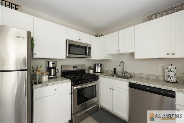 516 Great Beds Ct, Perth Amboy, NJ 08861 - kitchen featuring appliances with stainless steel finishes, a sink, and white cabinetry