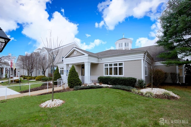11 Wintons Way, Monroe, NJ 08831 - view of front of home with a front yard and a porch