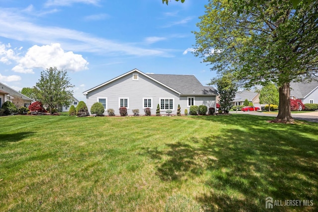 11 Wintons Way, Monroe, NJ 08831 - traditional-style house featuring a front yard