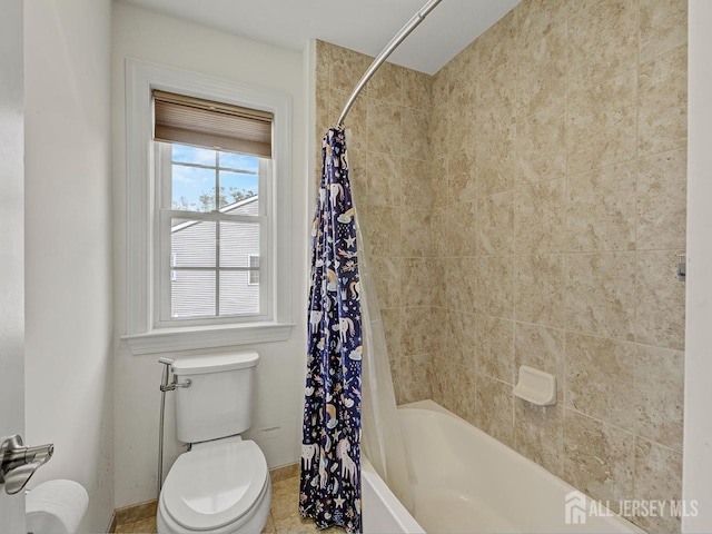 6 Condor Ct, South Brunswick, NJ 08852 - bathroom featuring toilet, baseboards, and shower / bath combo with shower curtain