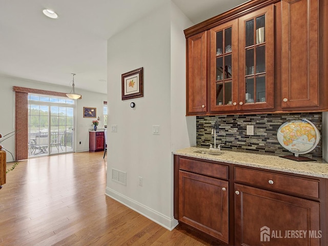 6 Condor Ct, South Brunswick, NJ 08852 - bar featuring a sink, backsplash, light wood finished floors, baseboards, and recessed lighting
