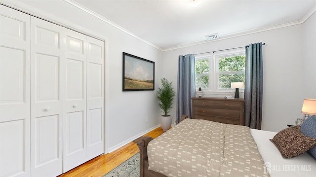 131 Hazelwood Ave, Metuchen, NJ 08840 - bedroom featuring wood finished floors, ornamental molding, and a closet