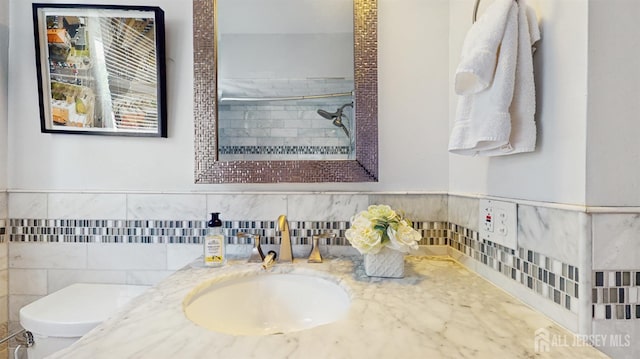131 Hazelwood Ave, Metuchen, NJ 08840 - full bath featuring a tile shower, vanity, and decorative backsplash