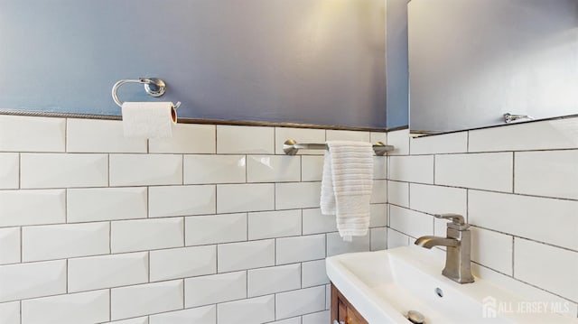 131 Hazelwood Ave, Metuchen, NJ 08840 - bathroom with a sink and tile walls