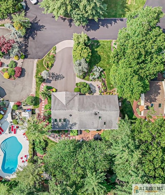 5 Leighton Dr, East Brunswick, NJ 08816 - bird's eye view of a pool