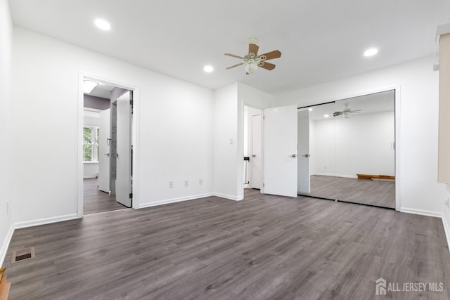 unfurnished bedroom with ceiling fan, dark wood-style flooring, visible vents, baseboards, and recessed lighting