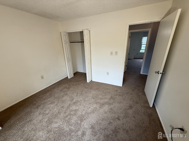 425 Northam Dr, North Brunswick, NJ 08902 - unfurnished bedroom featuring carpet floors, a closet, and a textured ceiling