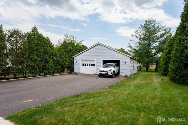 view of detached garage
