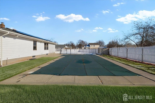 view of pool featuring a yard