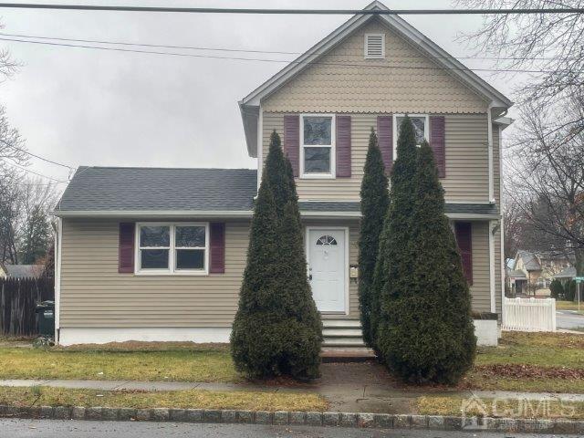 front of property featuring a front yard