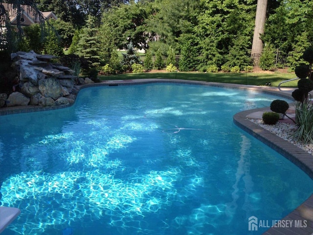 6 Lexington Ct, Monroe, NJ 08831 - view of swimming pool
