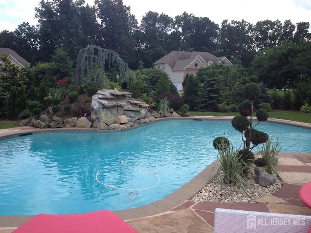 6 Lexington Ct, Monroe, NJ 08831 - view of pool