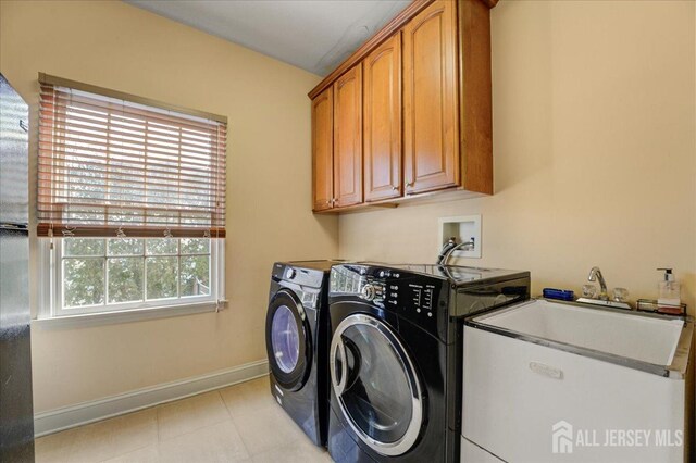 6 Lexington Ct, Monroe, NJ 08831 - laundry room featuring washing machine and clothes dryer, cabinet space, and baseboards
