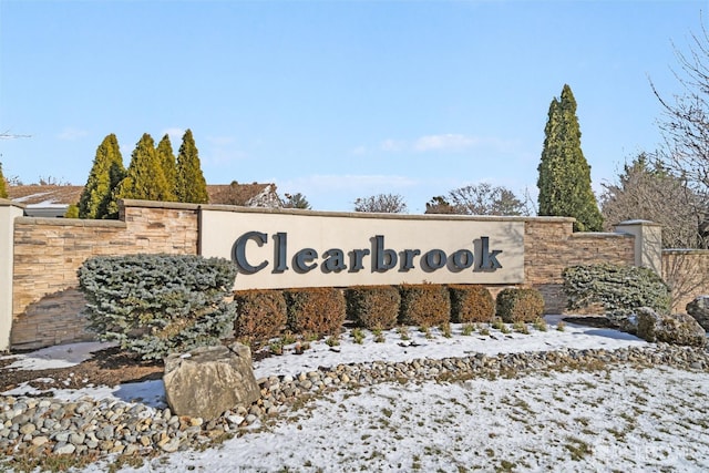 view of community / neighborhood sign