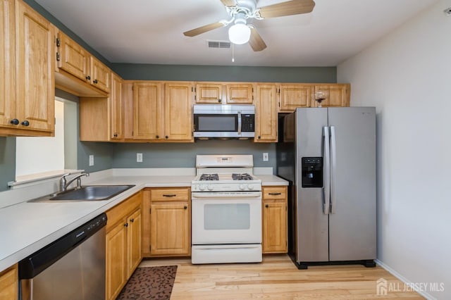 170 Vasser Dr, Piscataway, NJ 08854 - kitchen featuring stainless steel appliances, light countertops, light wood finished floors, and a ceiling fan