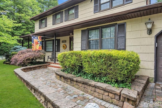 entrance to property featuring a yard