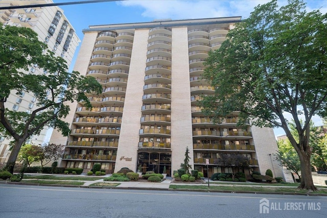 150 Overlook Ave Unit 15E, Hackensack, NJ 07601 - view of apartment building / complex