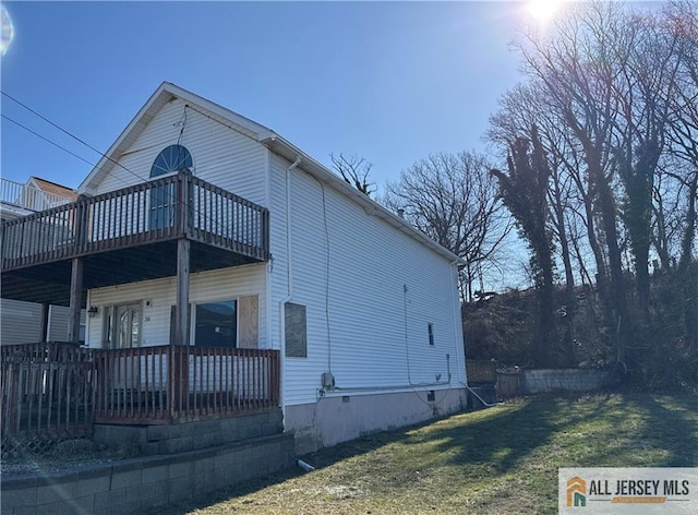 36 Cliffwood Way S, Amboy, NJ 08879 - view of side of home with a yard, crawl space, and a balcony