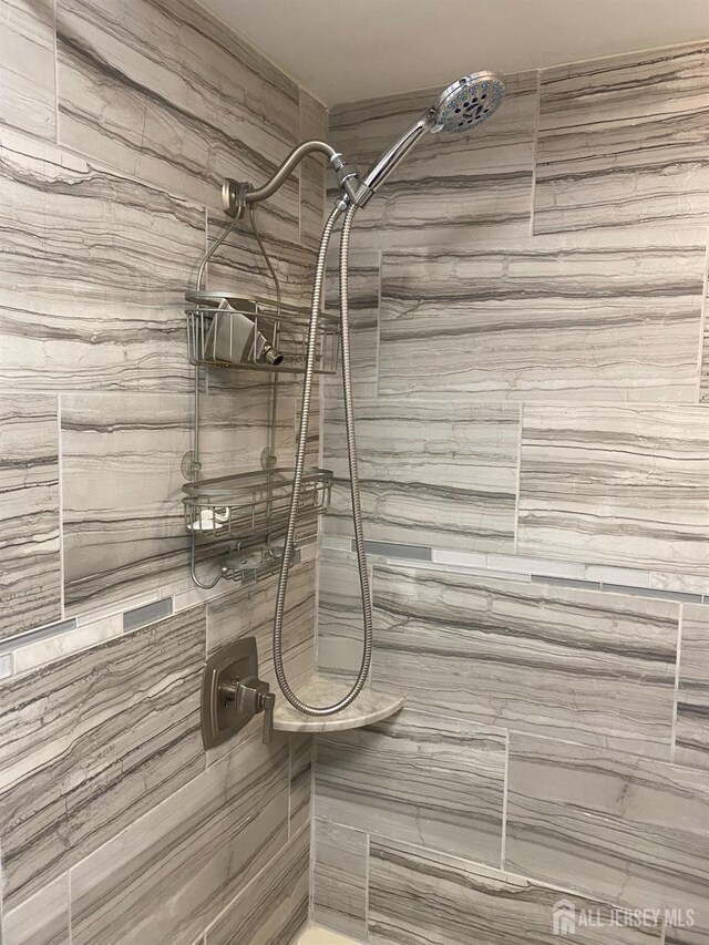 112 Beverly Hill Ter Unit H, Woodbridge Proper, NJ 07095 - bathroom view of tiled shower