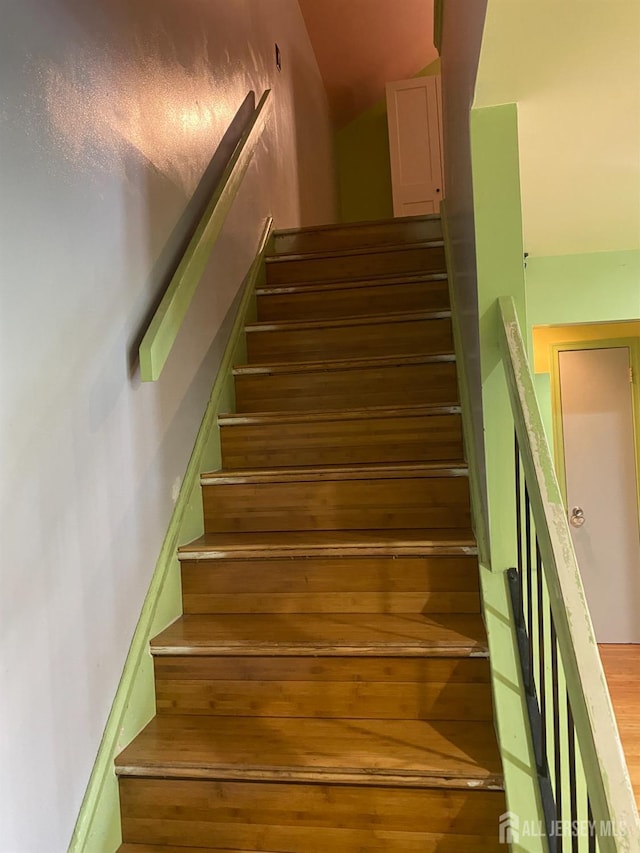 112 Beverly Hill Ter Unit H, Woodbridge Proper, NJ 07095 - stairway featuring wood finished floors