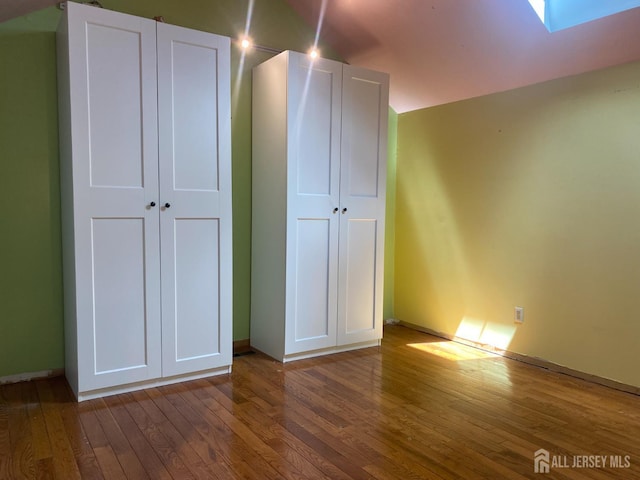 112 Beverly Hill Ter Unit H, Woodbridge Proper, NJ 07095 - unfurnished bedroom with wood finished floors and a skylight
