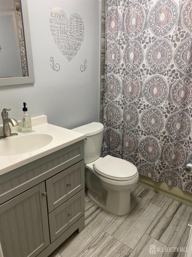 112 Beverly Hill Ter Unit H, Woodbridge Proper, NJ 07095 - full bath with vanity, a shower with shower curtain, and wood finished floors
