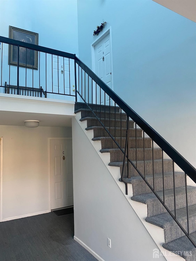 112 Beverly Hill Ter Unit H, Woodbridge Proper, NJ 07095 - view of staircase