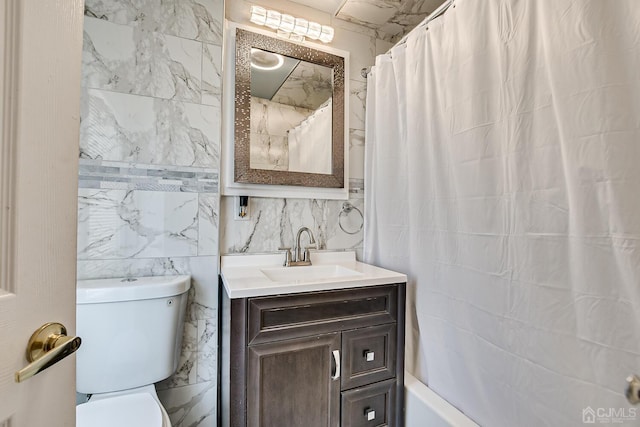 full bathroom with shower / bathtub combination with curtain, tile walls, vanity, tasteful backsplash, and toilet