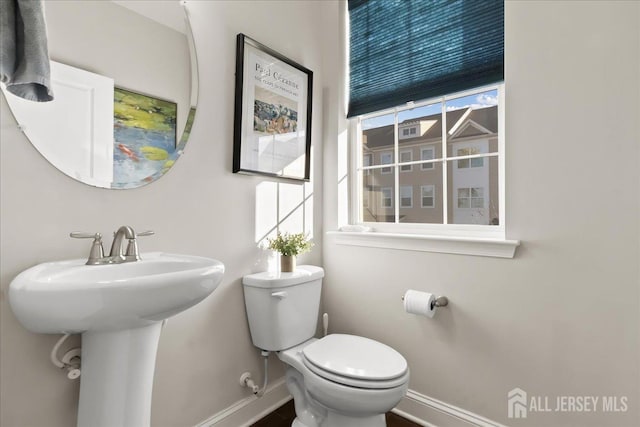 905 Chalmers Ln, Monroe, NJ 08831 - half bath with baseboards and toilet