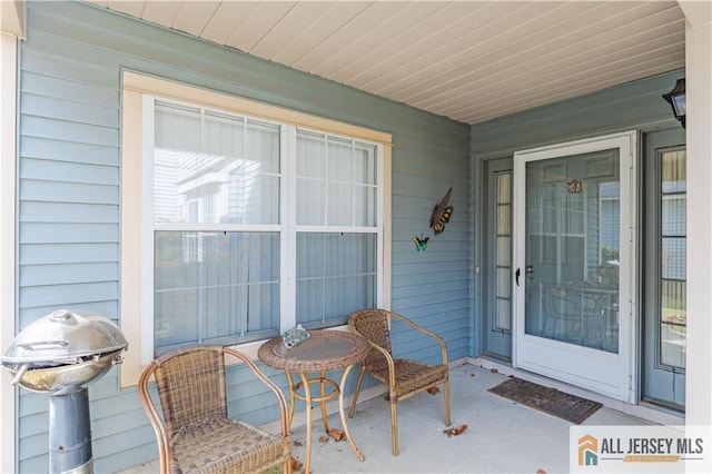 entrance to property featuring a porch