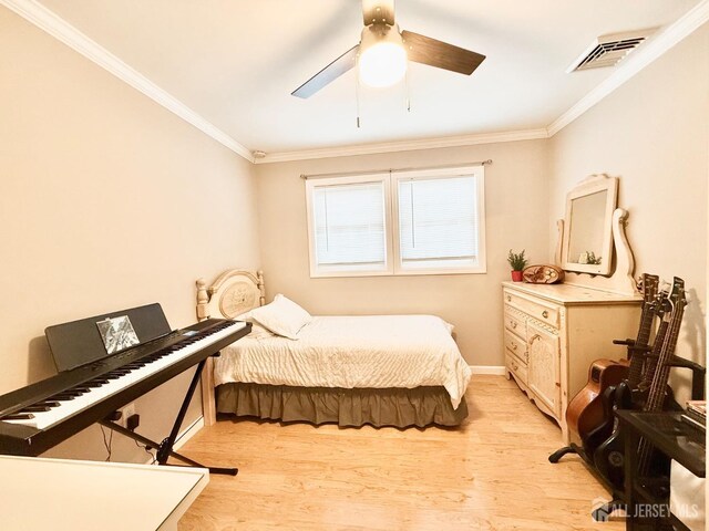 123 3rd St, Middlesex, NJ 08846 - bedroom with crown molding, light wood-type flooring, baseboards, and a ceiling fan