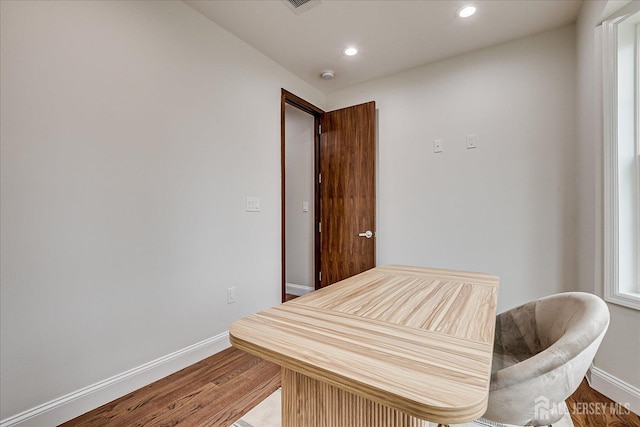 dining room featuring recessed lighting, wood finished floors, and baseboards
