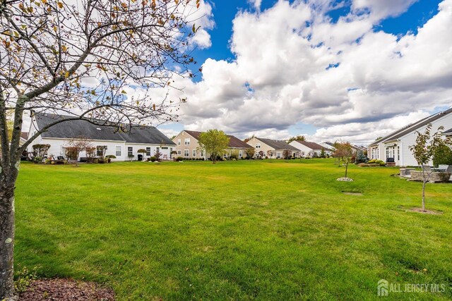 view of yard with a residential view