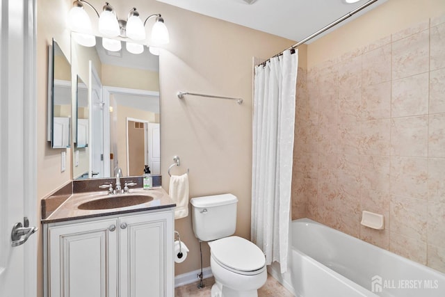bathroom with shower / tub combo with curtain, vanity, and toilet